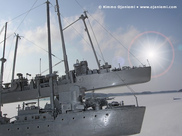 &copy; Kimmo Ojaniemi  --Takaisin teoksiin -- Back to the Works